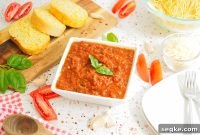 Garden Fresh Tomato Pasta Sauce Recipe from Scratch
