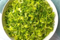 How to Shred Lettuce: Quick Knife and Food Processor Tips