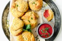 Pizzeria-Style Garlic Knots Recipe