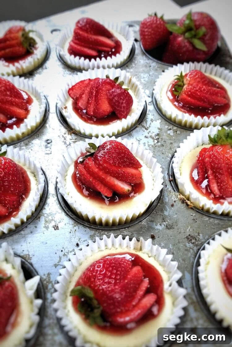 No-Fuss Mini Strawberry Cheesecake Recipe 3 Mini Strawberry Cheesecake close-up