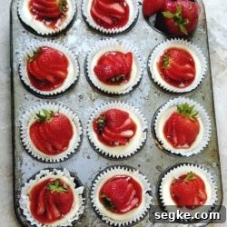 No-Fuss Mini Strawberry Cheesecake Recipe 5 Mini Strawberry Cheesecake final