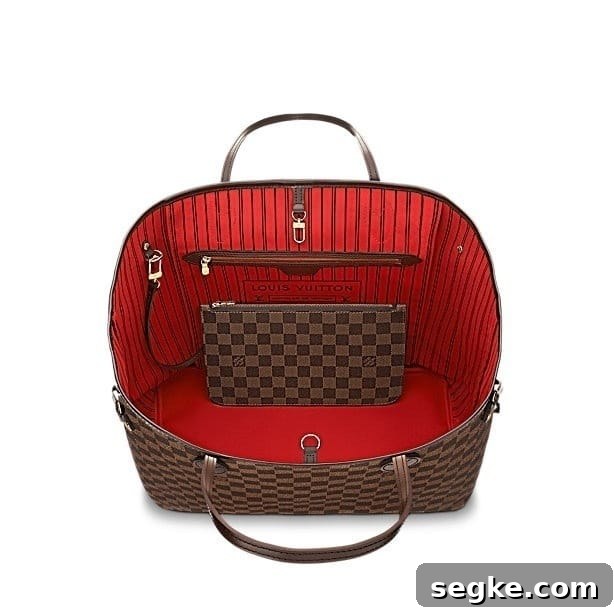 Louis Vuitton Cerise (rouge) Interior