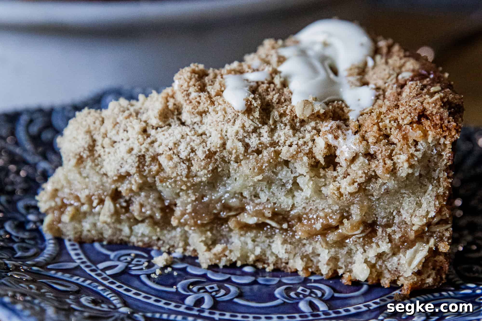 Delicious banana crumb cake with a crunchy topping and creamy filling, perfect for dessert or breakfast.