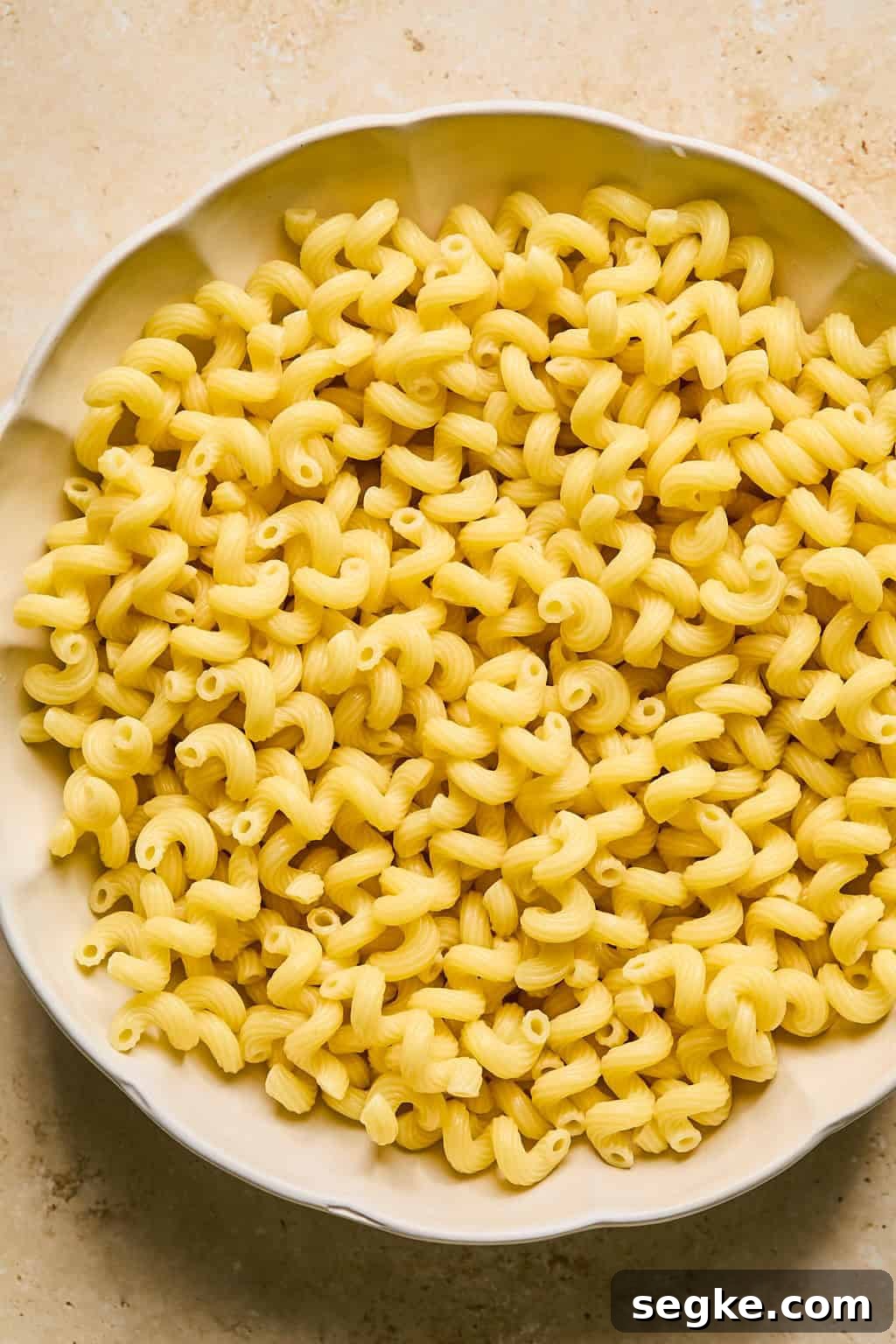 Cooked pasta in bowl.