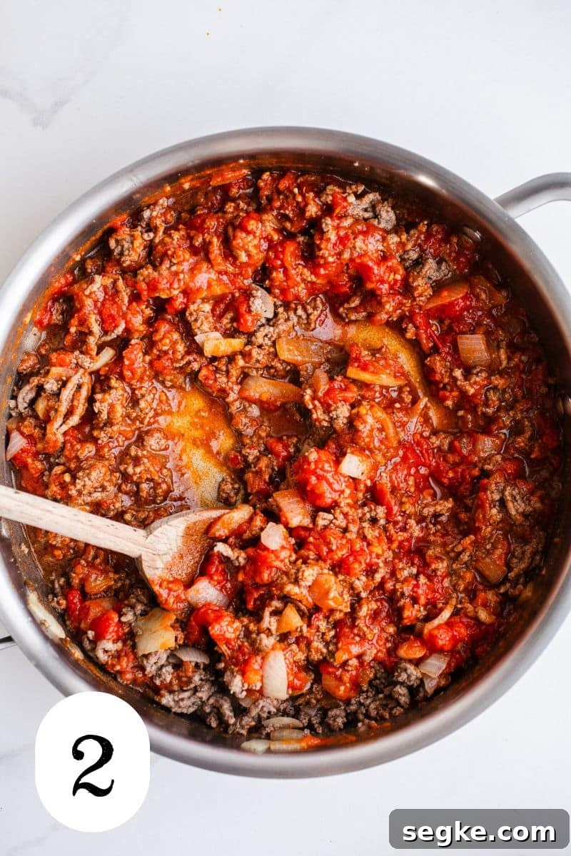 Cheesy Ground Beef Pasta Bake 5 Ground beef and marinara sauce in a skillet.