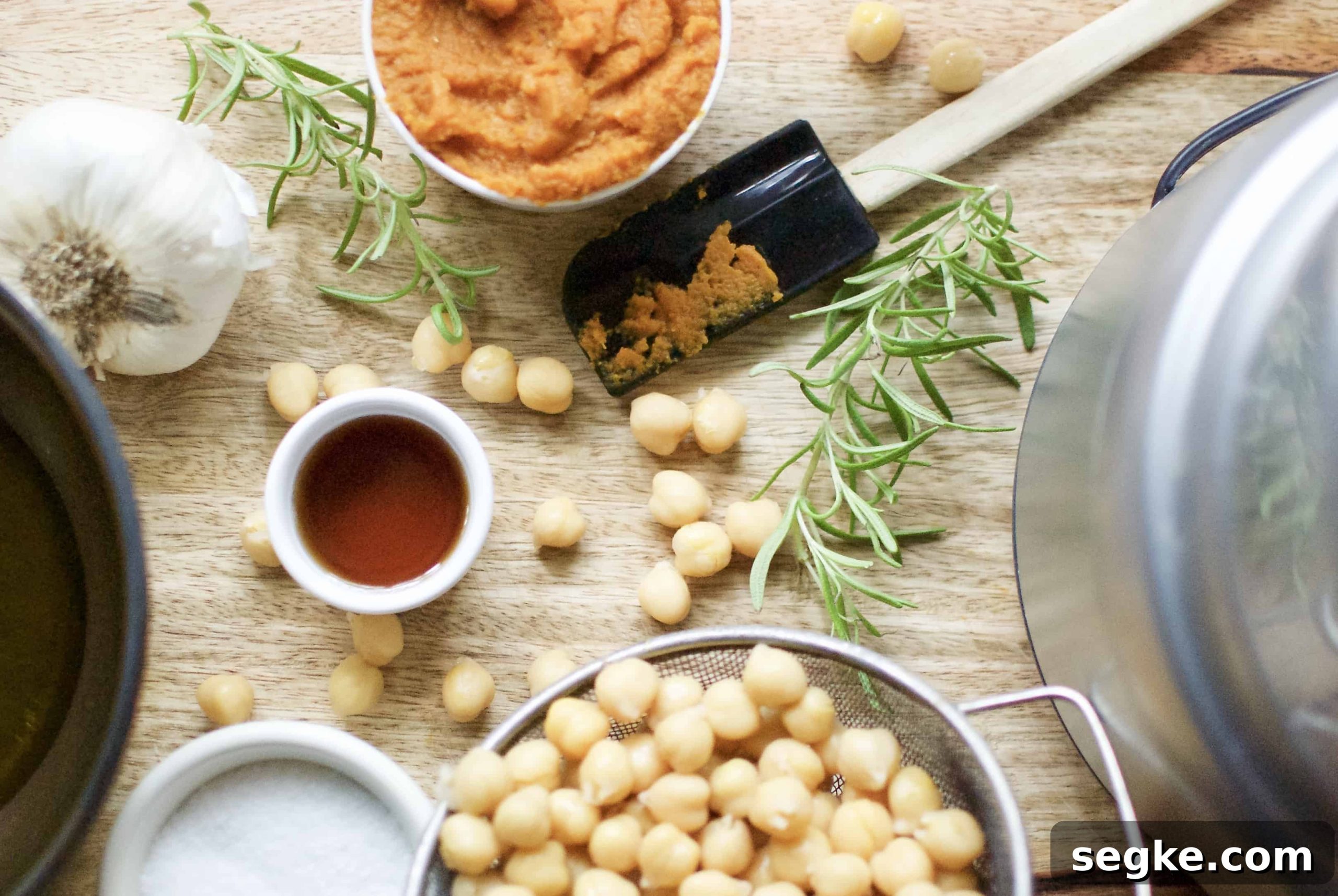 pumpkin hummus with rosemary & roasted garlic