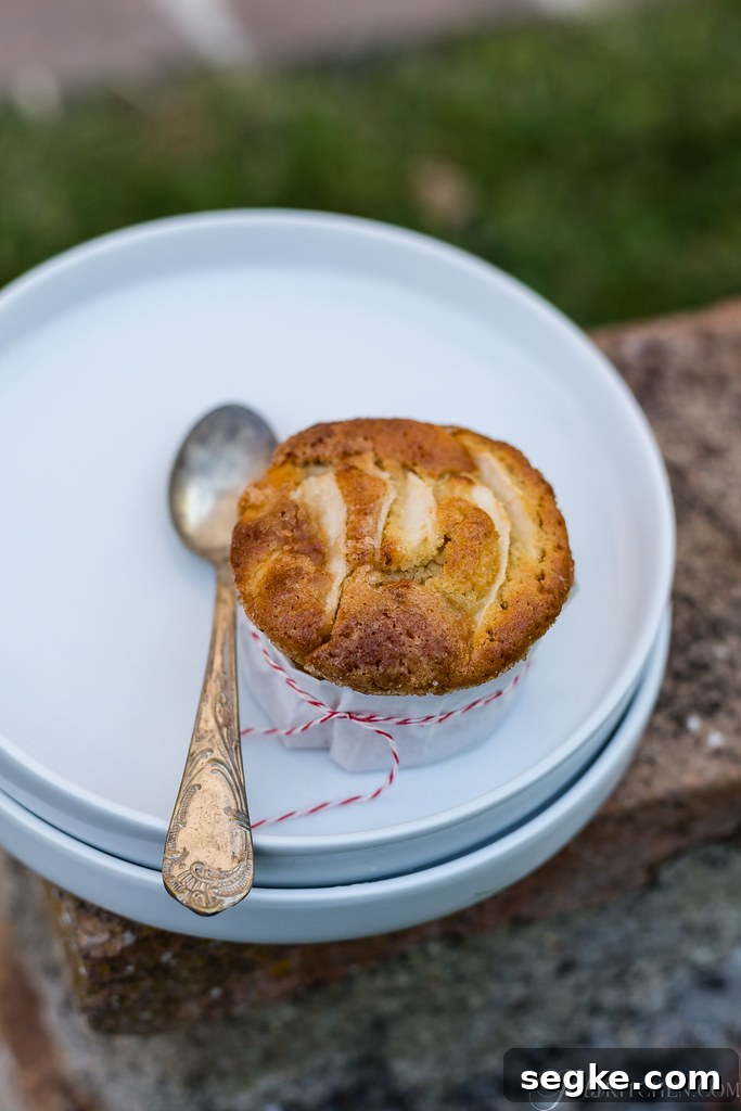 Tiny apple cakes