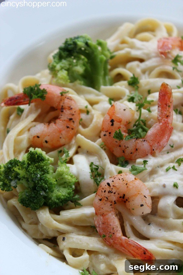 Copycat Olive Garden Alfredo Sauce Recipe 3 CopyCat Olive Garden Alfredo Sauce- A rich and creamy sauce that is perfect with your favorite pasta. Save $$'s and make your favorites at home.