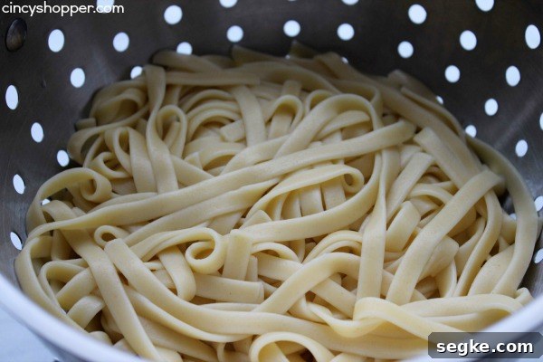 Copycat Olive Garden Alfredo Sauce Recipe 7 CopyCat Olive Garden Alfredo Sauce- A rich and creamy sauce that is perfect with your favorite pasta. Save $$'s and make your favorites at home.