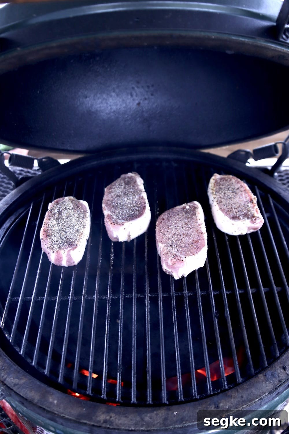 Grilling pork chops on a big green egg grill