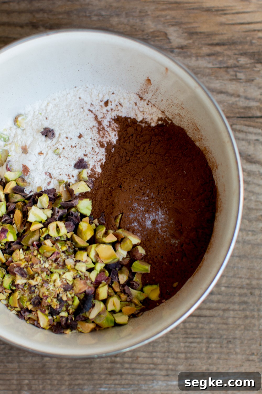 Candied Tangerine Mascarpone Tart with Pistachio-Chocolate Crust 9 Dark cocoa and chopped pistachios give the crust a deep flavor and nutty crunch.
