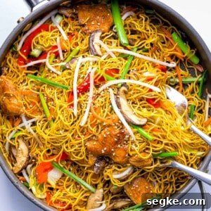 chicken chow mein noodles with vegetables, bean sprouts, peppers in a pan