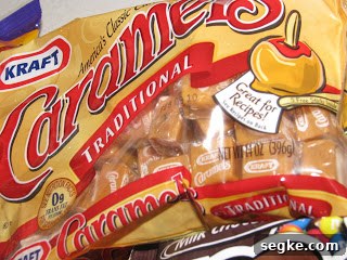 Forming caramel triangles