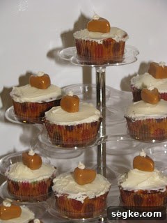 Finished pumpkin pie cupcake toppers