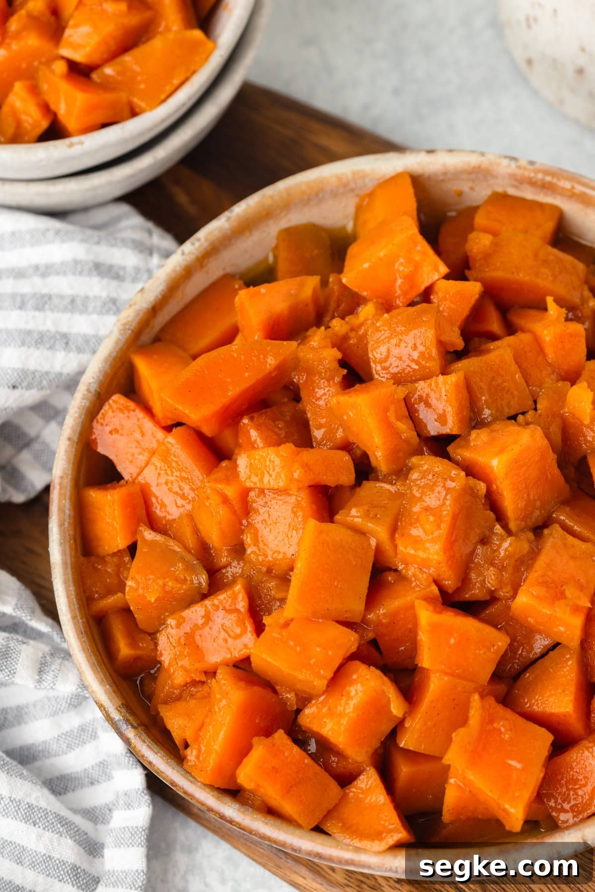 Candied Yams Recipe: Brown Sugar and Cinnamon Glaze 7 Sweet roasted sweet potatoes in a rustic bowl.