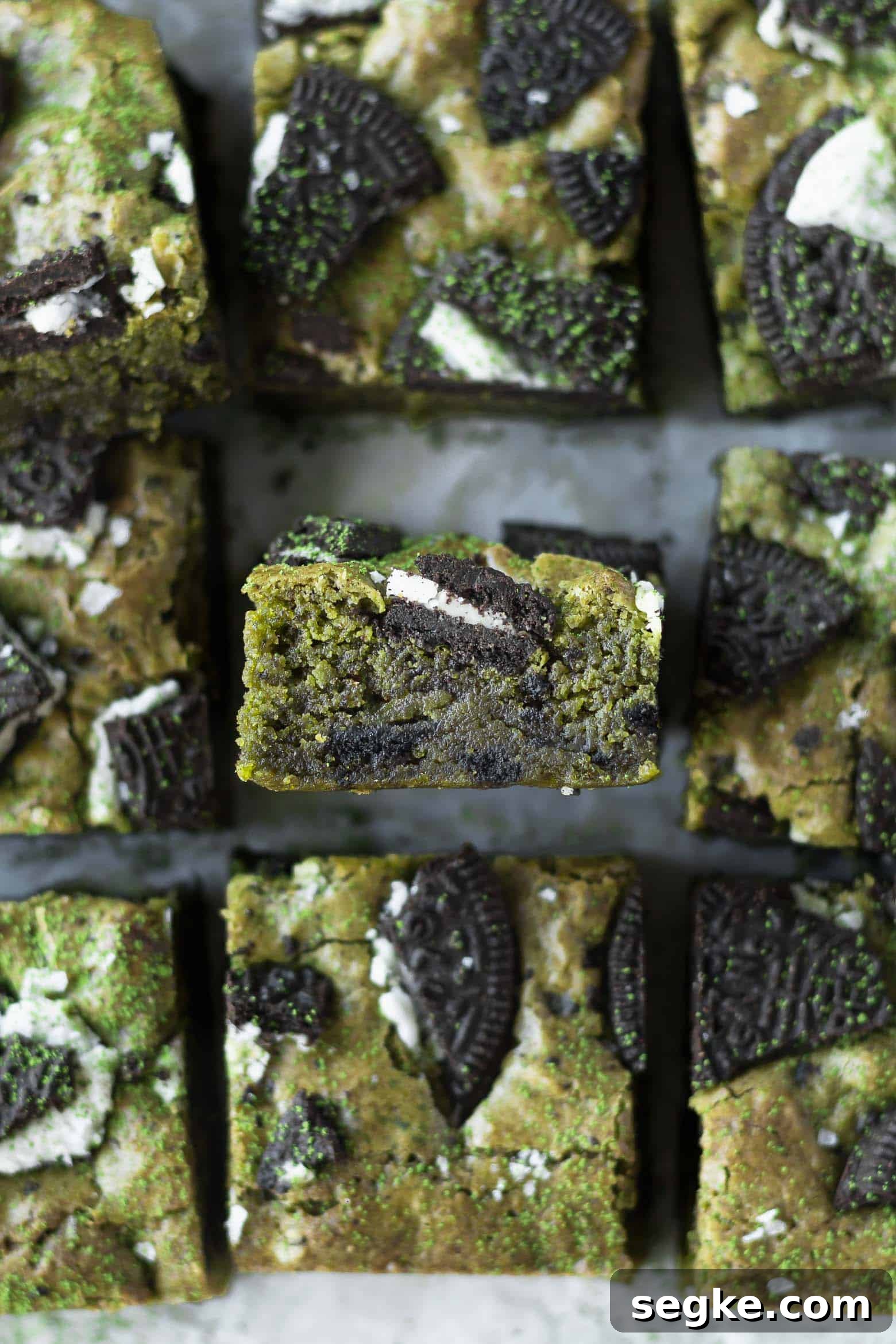 Fudgy matcha oreo blondies