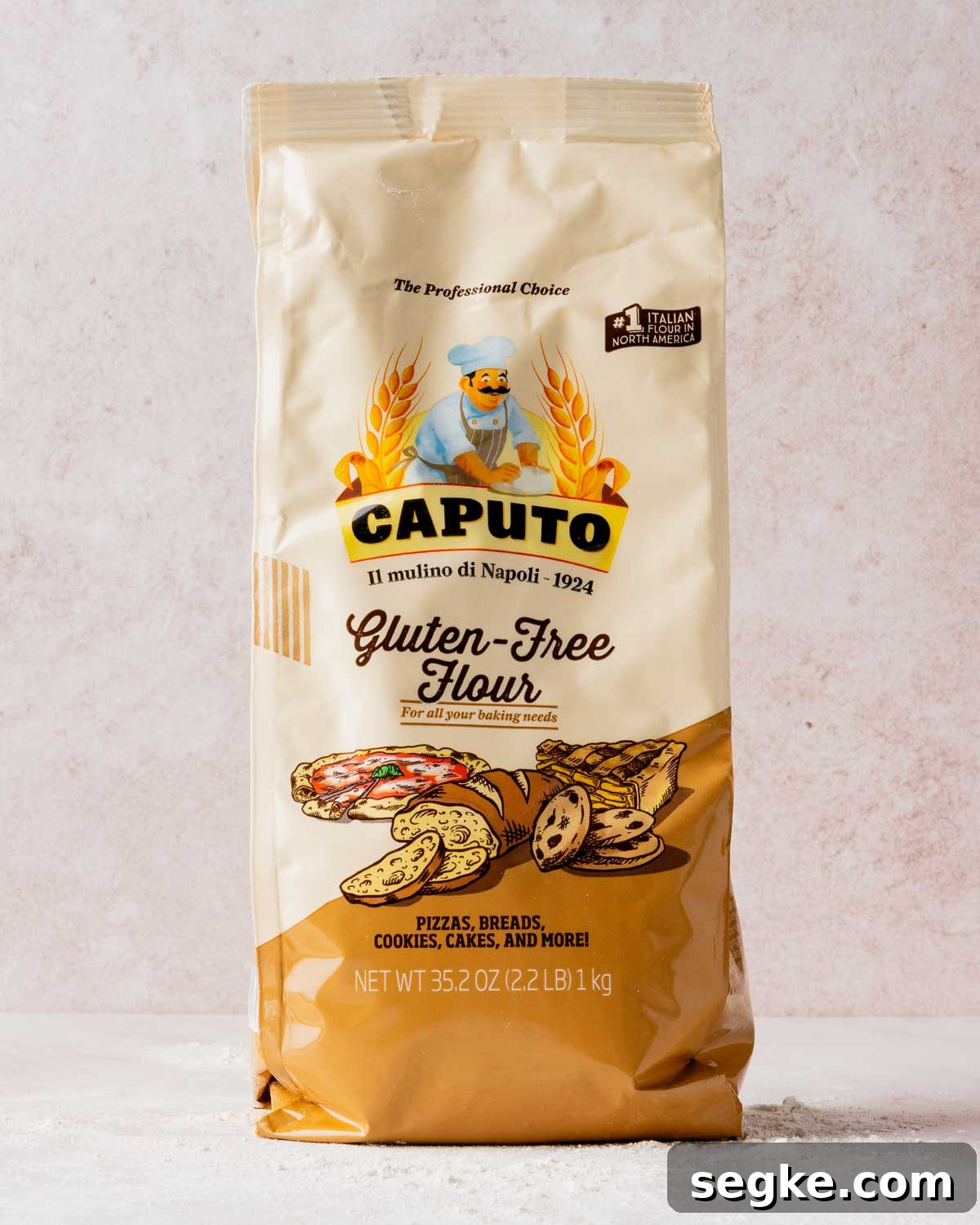 A bag of Caputo Fioreglut resting on pink backdrop.